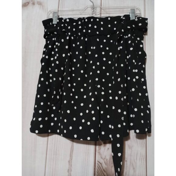 Maurices Shorts Ladies Medium Black White Polka Dot - Picture 2 of 5